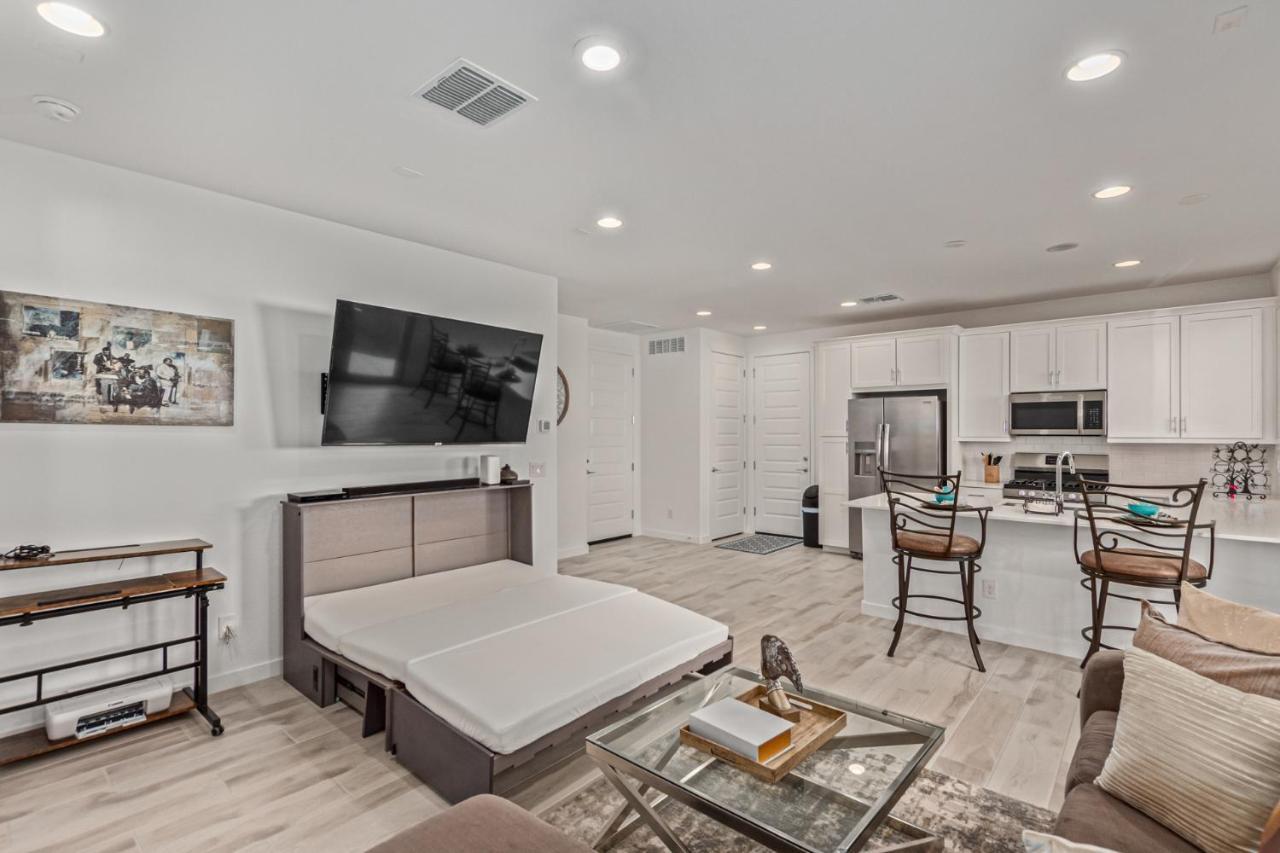 At Your Service - Modern Amenities, Urban Location, Sophisticated Style 피닉스 외부 사진